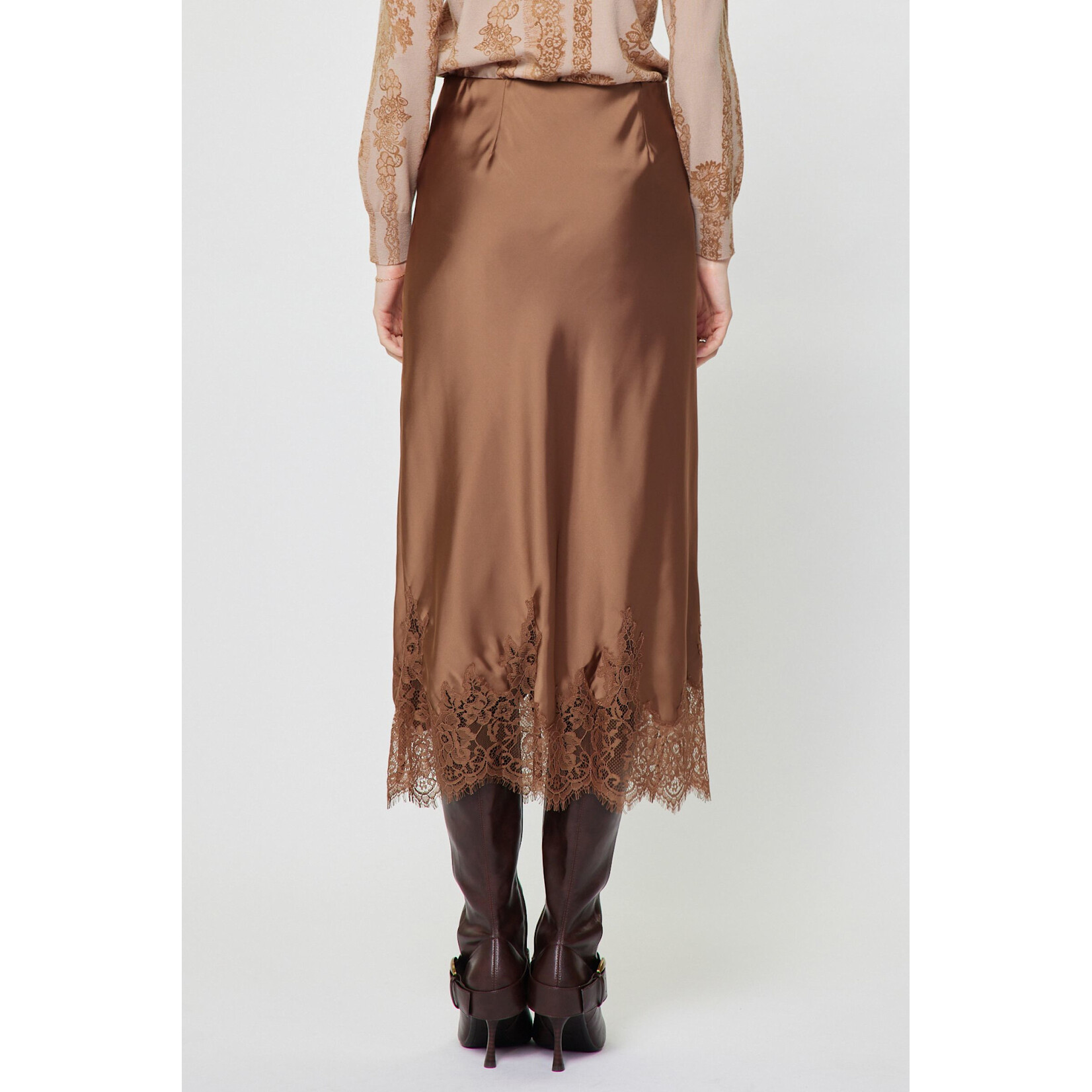 AVAILABLE IN ECRU & MOCHA MOUSSE