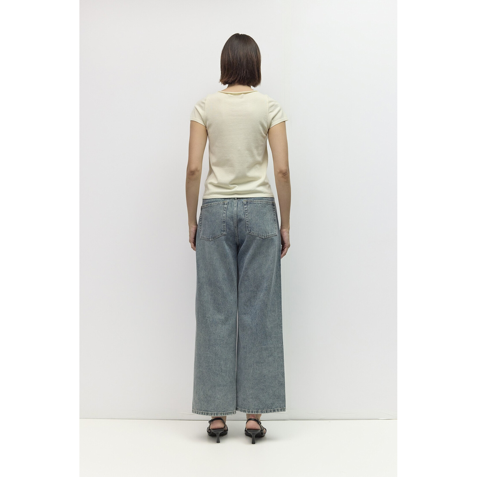 AVAILABLE IN IVORY & OLIVE