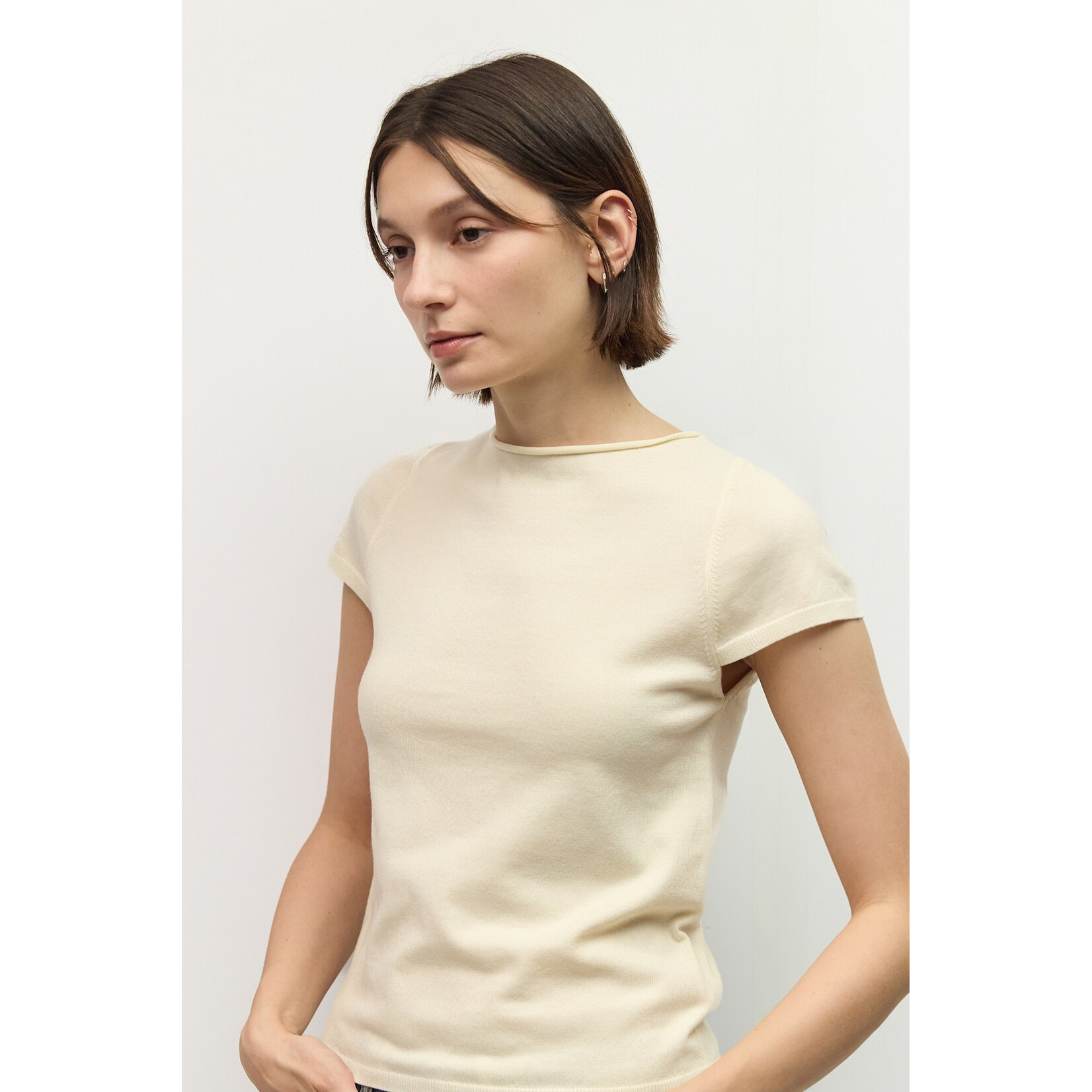 AVAILABLE IN IVORY & OLIVE