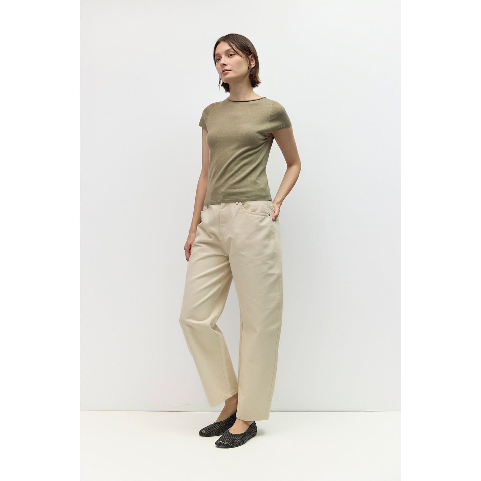AVAILABLE IN IVORY & OLIVE