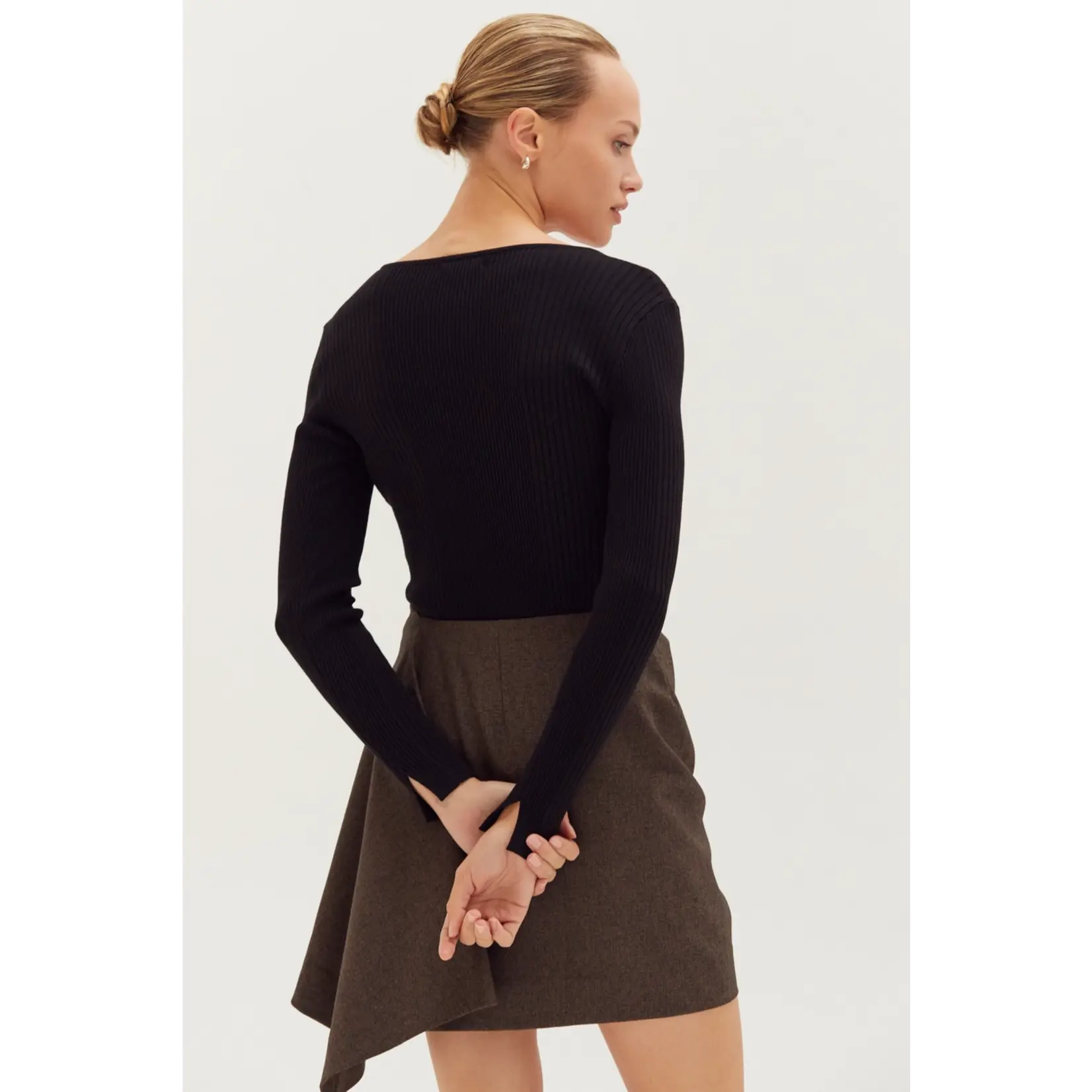 AVAILABLE IN CREAM AND BLACK