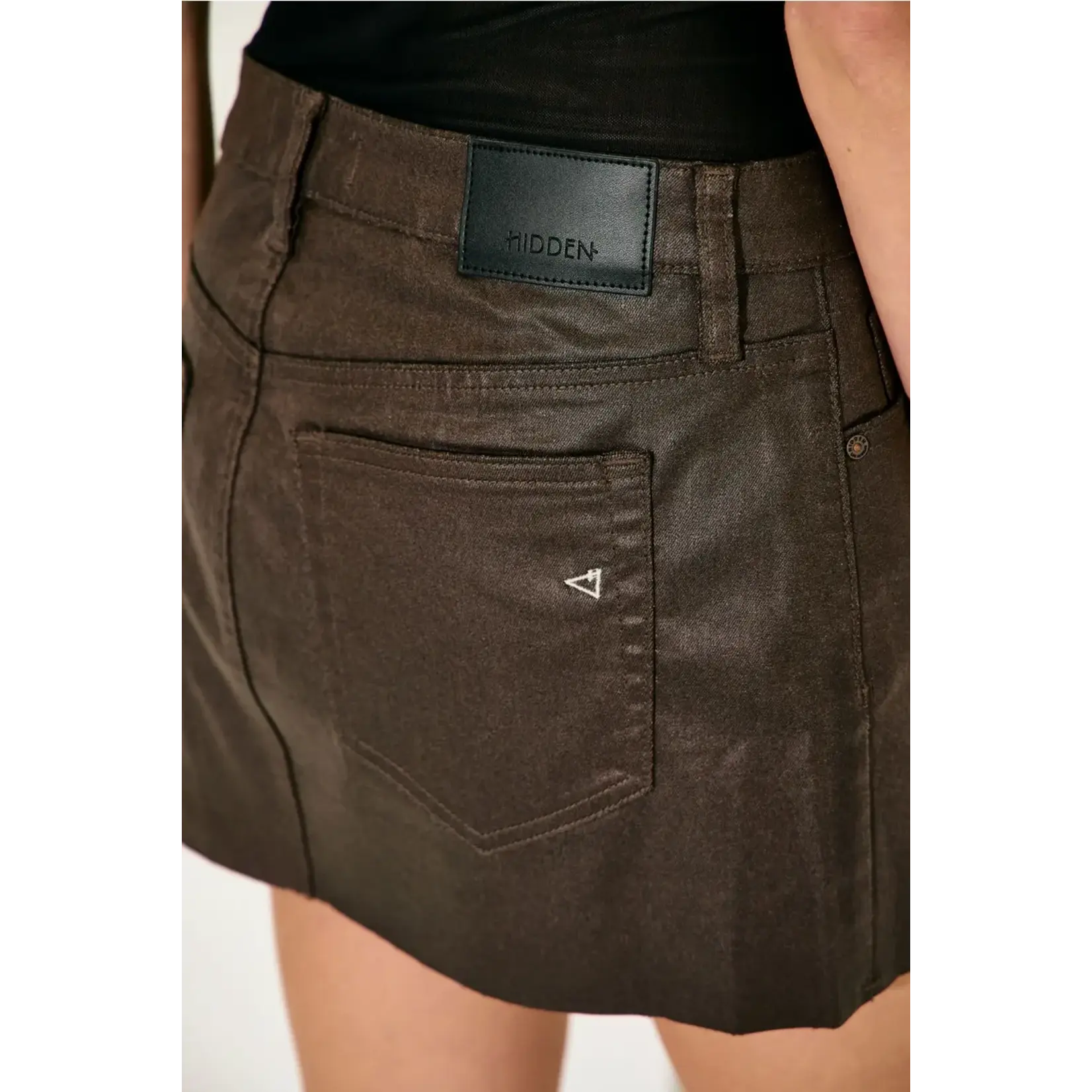 HIDDEN HIDDEN COATED BROWN MICRO MINI SKIRT