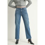 Just black denim/just usa JUST BLACK DENIM STRETCHY STRAIGHT MEDIUM WASH JEAN