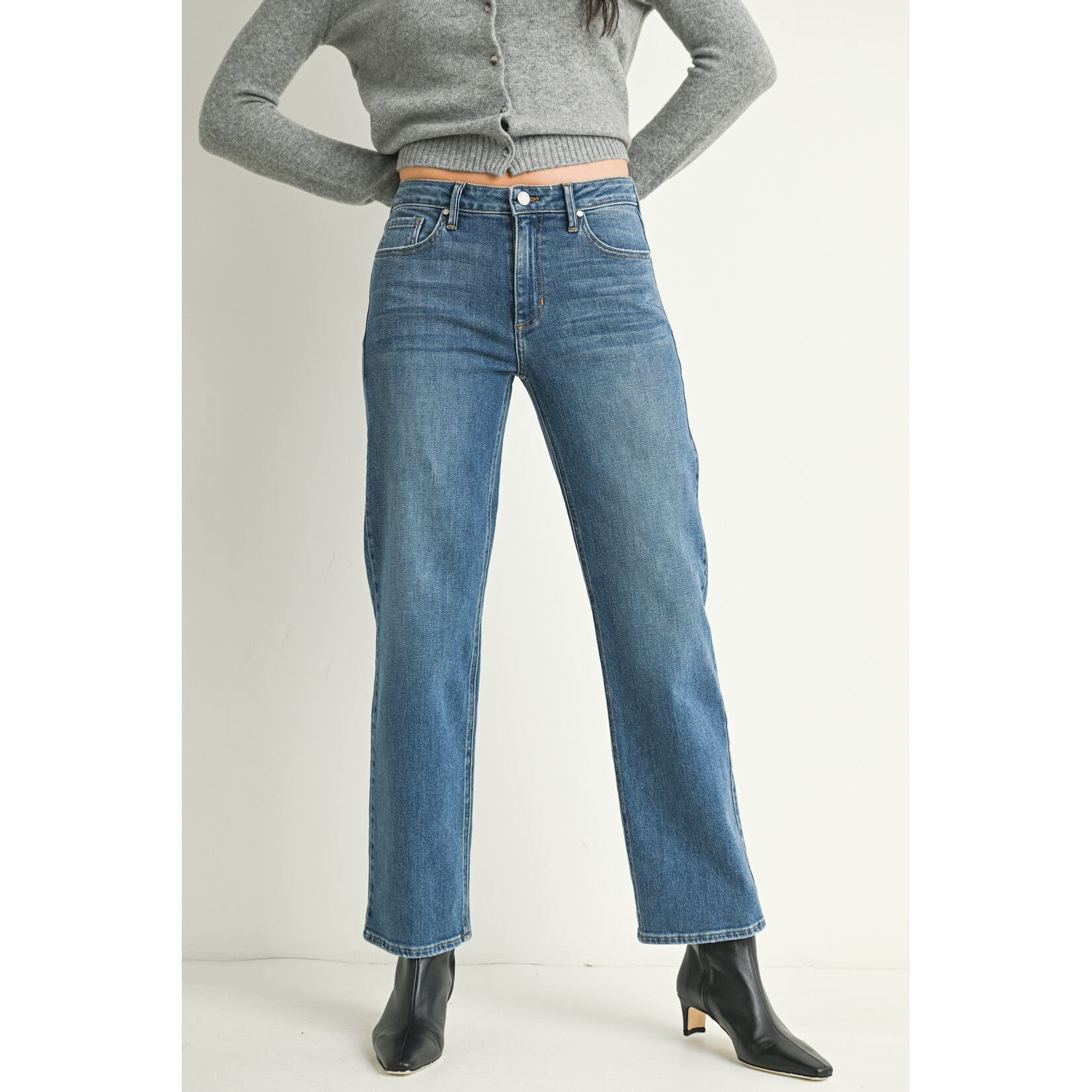 Just black denim/just usa JUST BLACK DENIM STRETCHY STRAIGHT MEDIUM WASH JEAN
