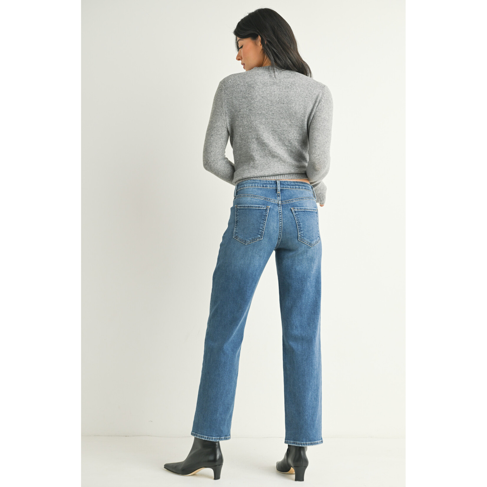 Just black denim/just usa JUST BLACK DENIM STRETCHY STRAIGHT MEDIUM WASH JEAN