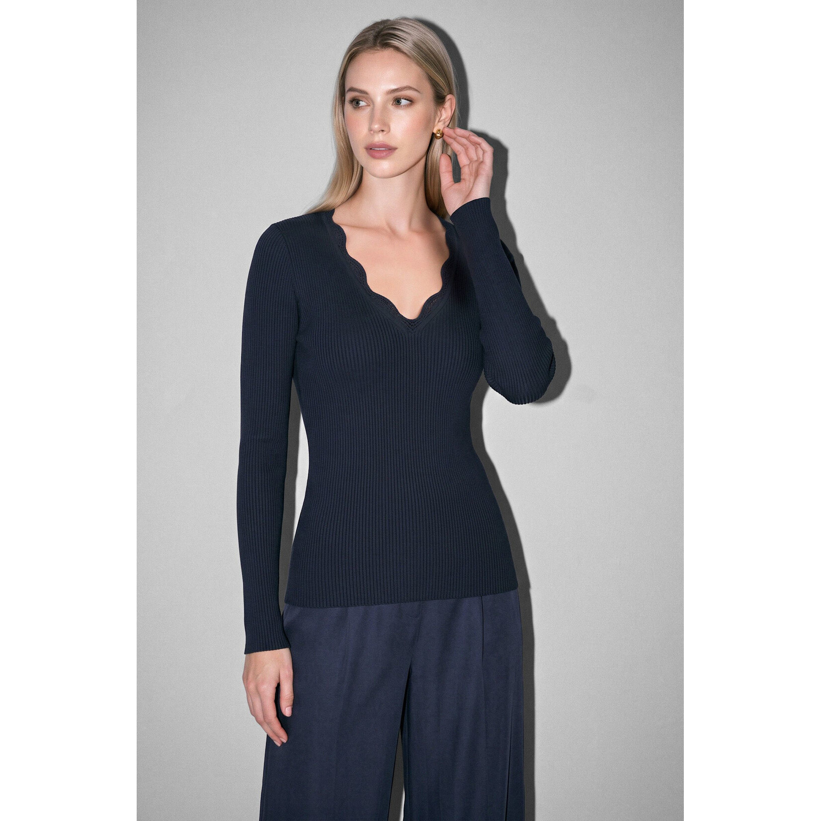 AVAILABLE IN NAVY AND GREEN
