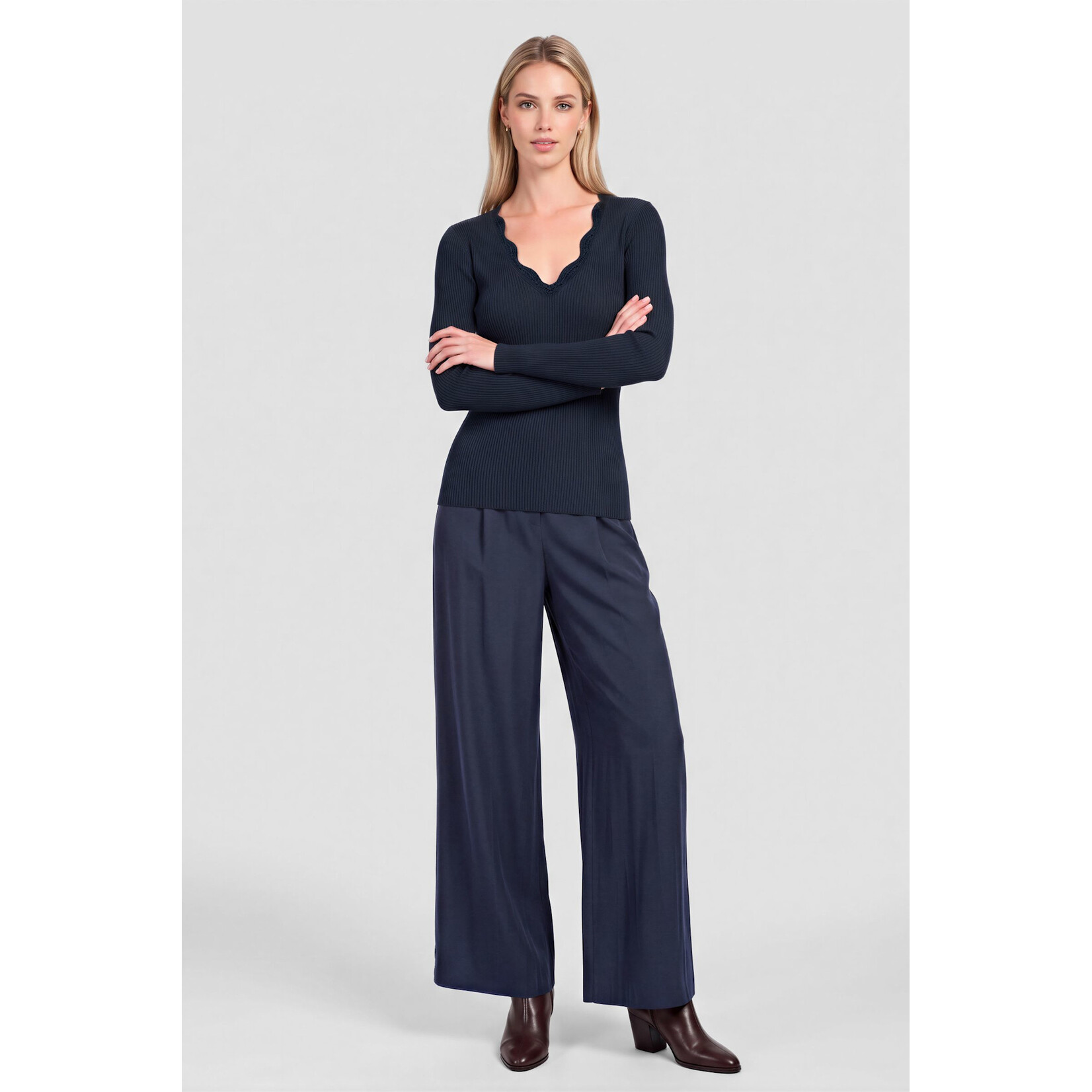 AVAILABLE IN NAVY AND GREEN