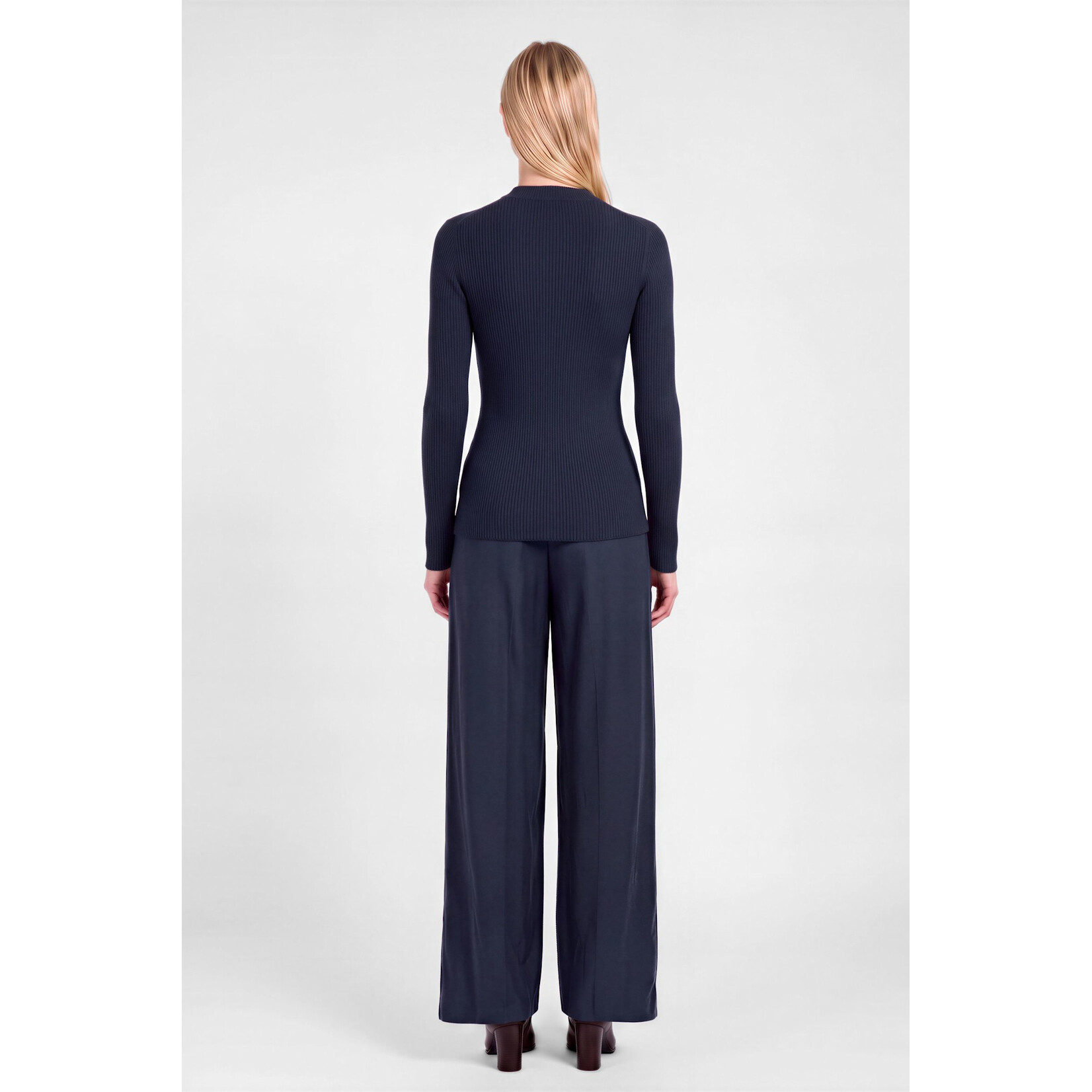 AVAILABLE IN NAVY AND GREEN