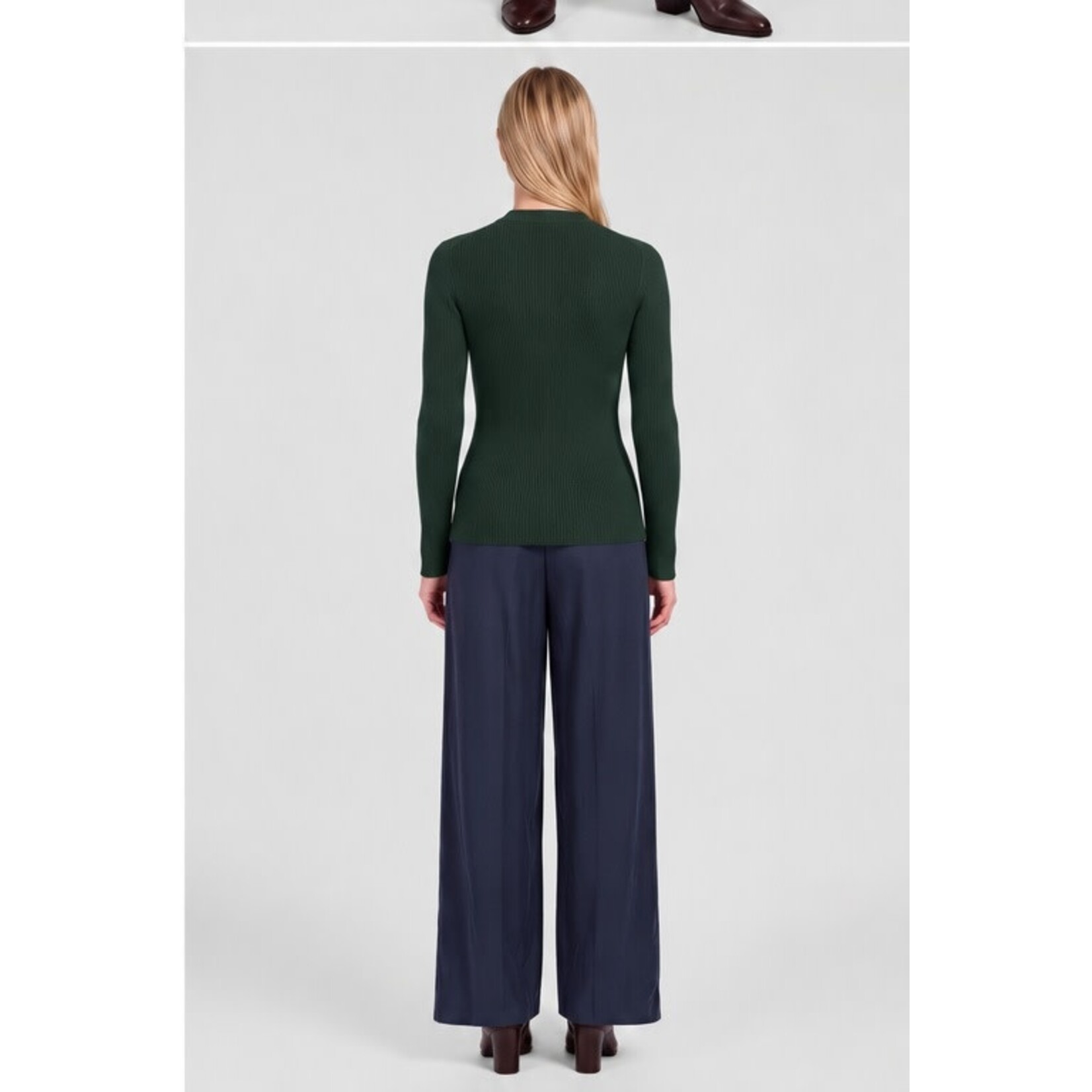 AVAILABLE IN NAVY AND GREEN