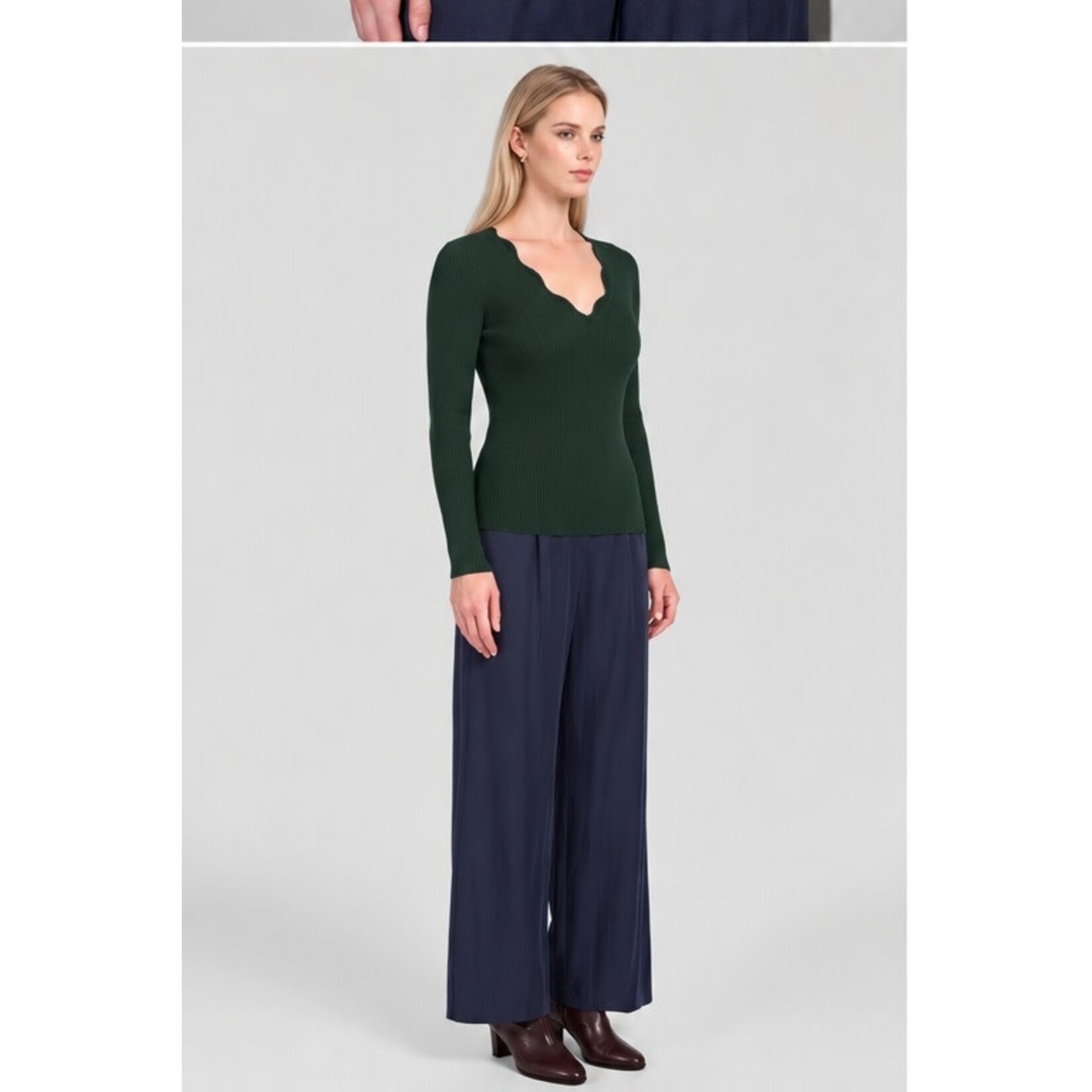 AVAILABLE IN NAVY AND GREEN