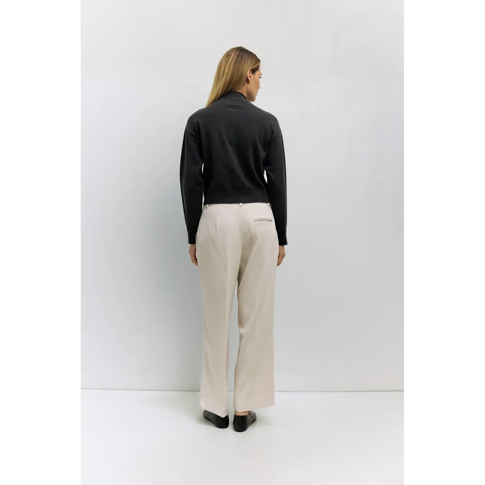 AVAILABLE IN HEATHER TAUPE AND CHARCOAL