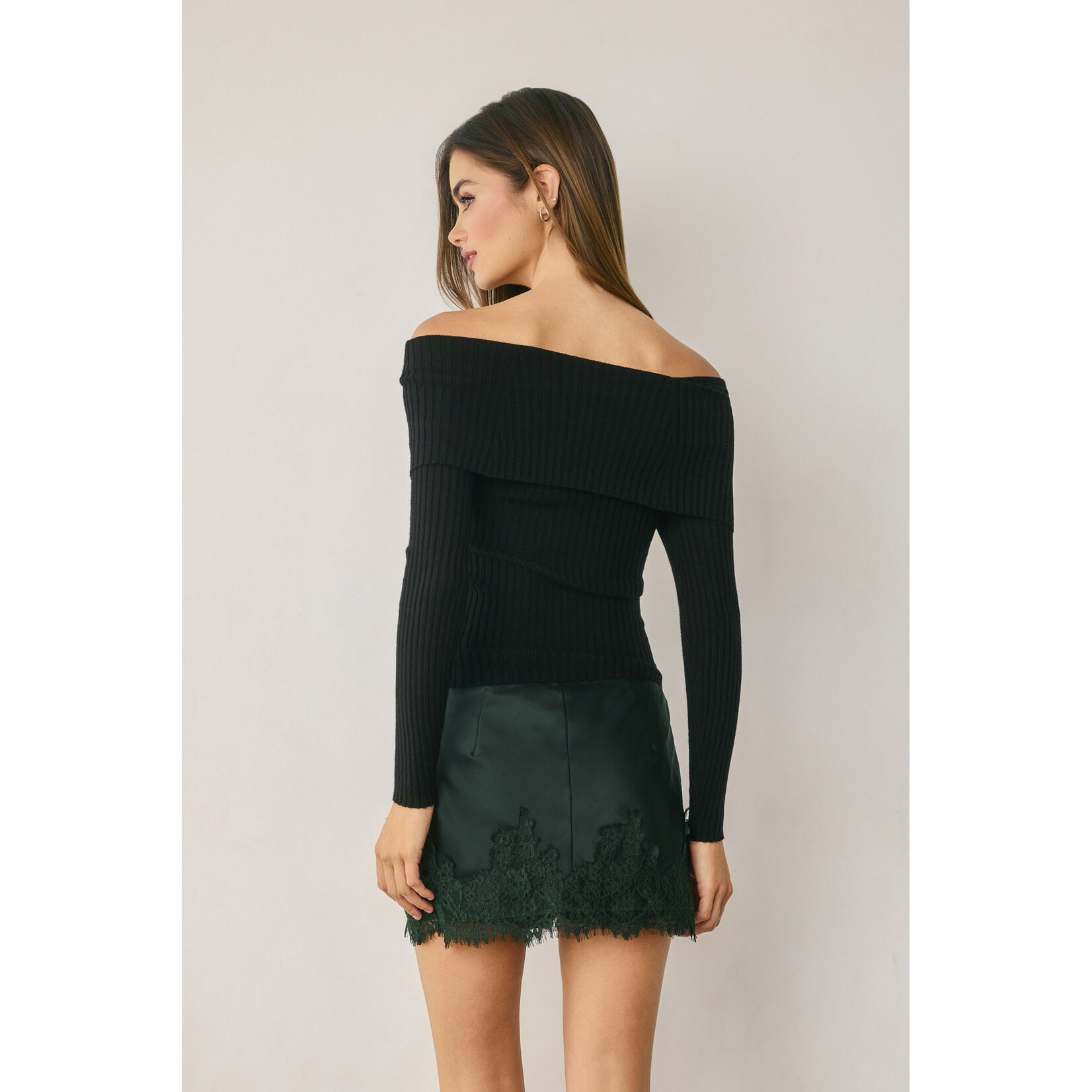 AVAILABLE IN BLACK AND GREEN