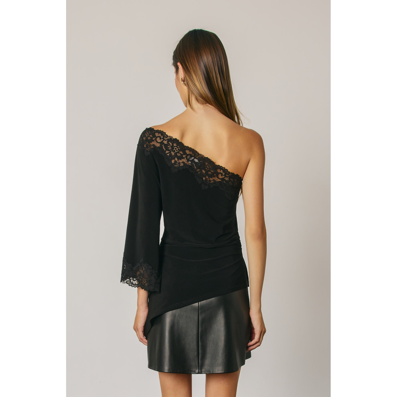 AVAILABLE IN BLACK AND MERLOT