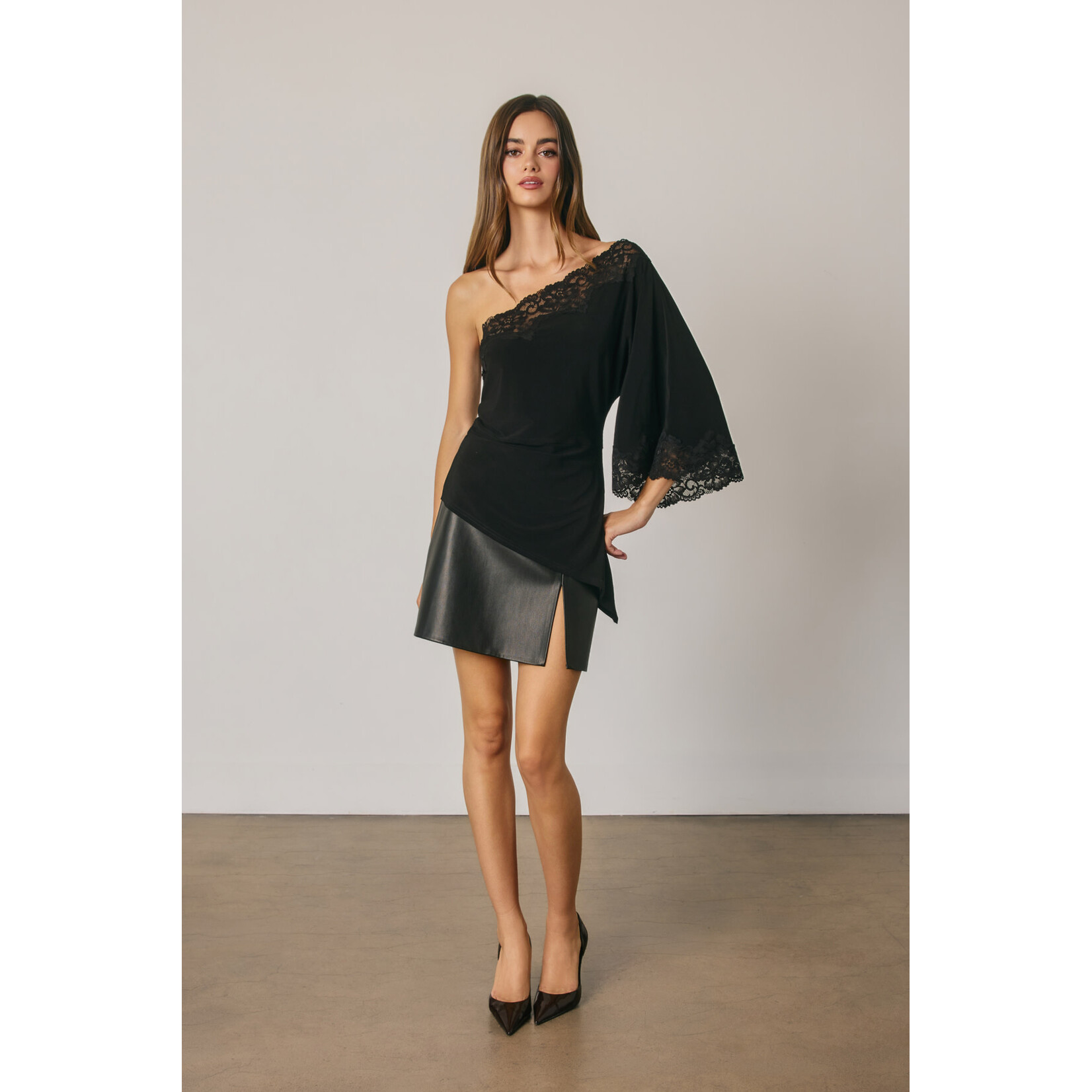 AVAILABLE IN BLACK AND MERLOT