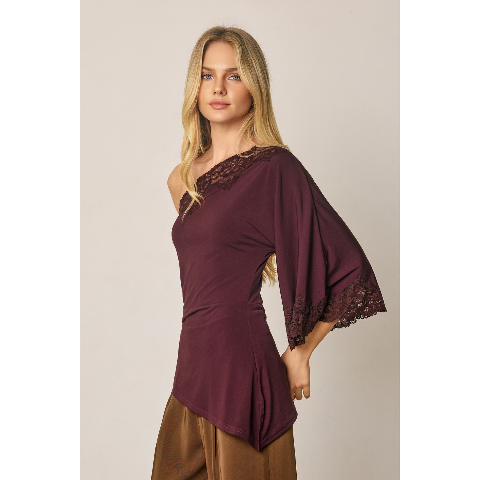 AVAILABLE IN BLACK AND MERLOT