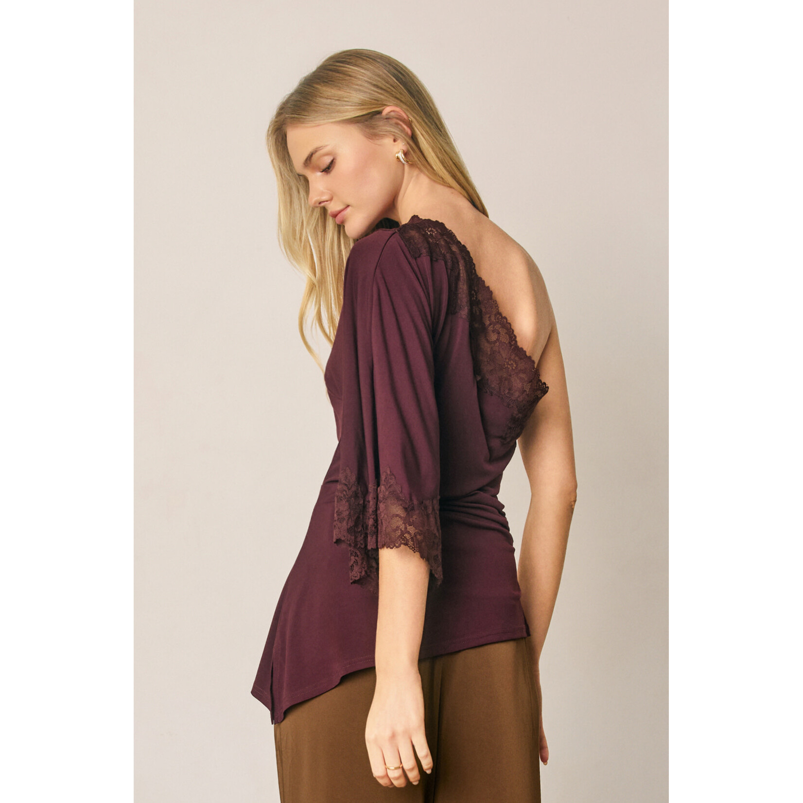 AVAILABLE IN BLACK AND MERLOT