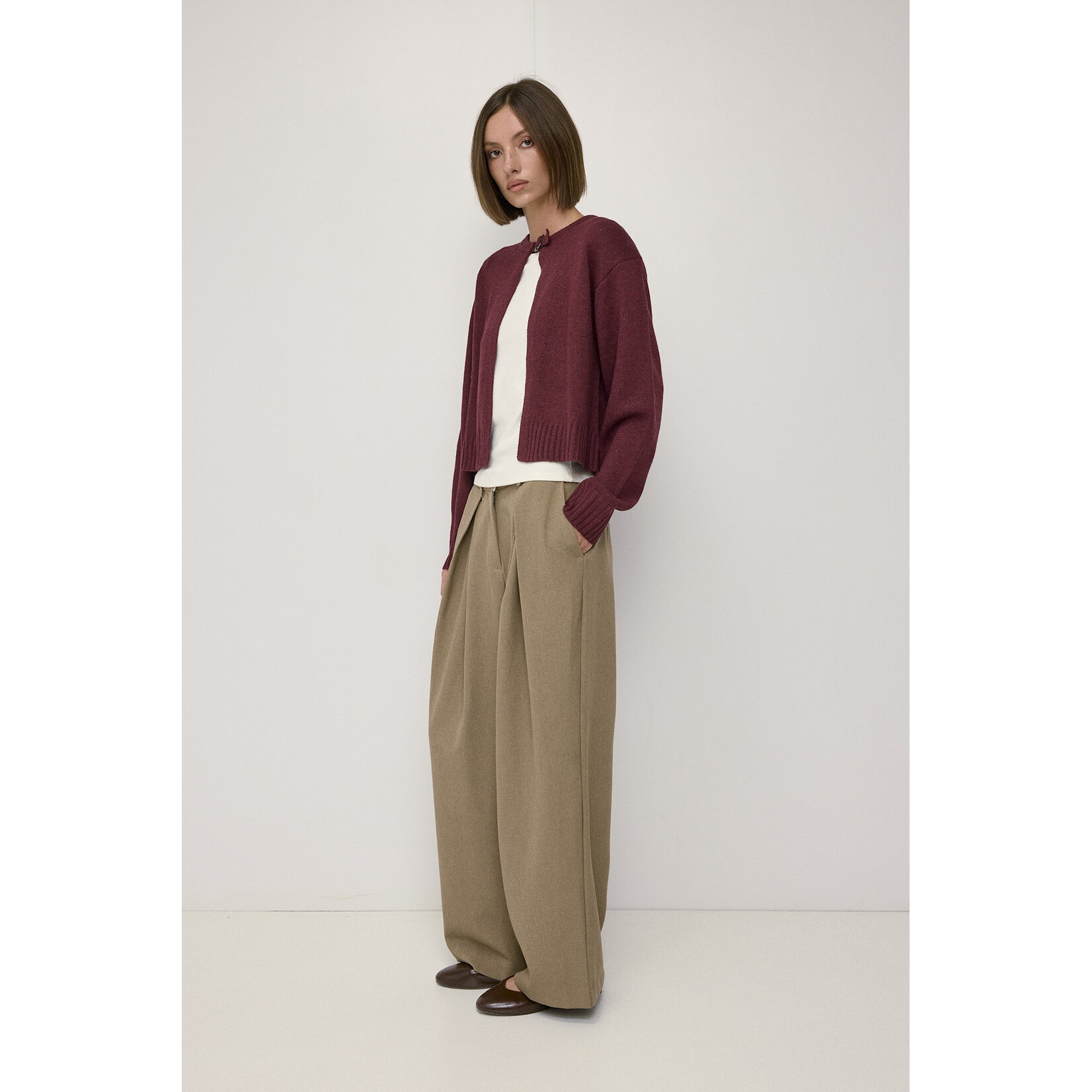 AVAILABLE IN WINE AND TAUPE