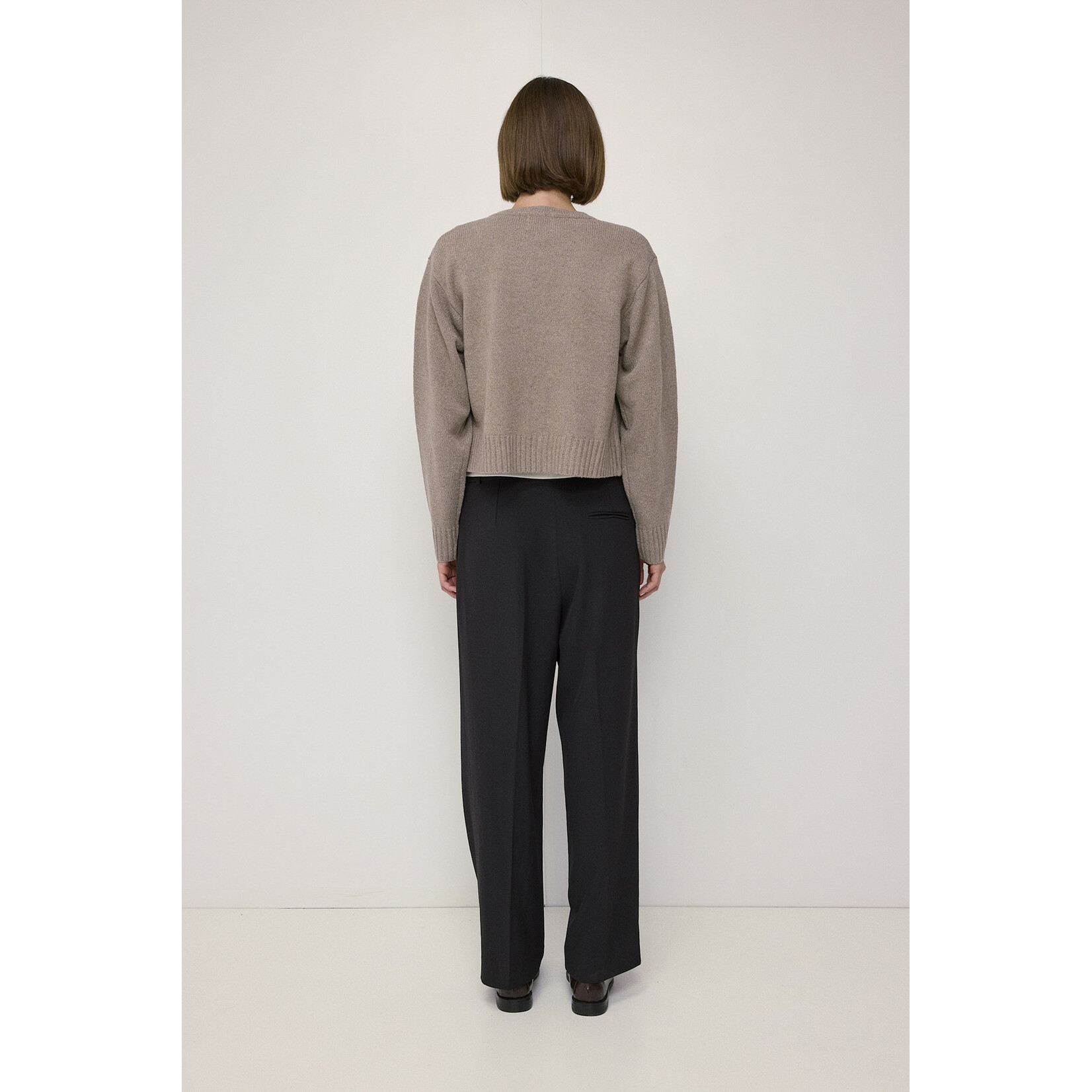 AVAILABLE IN WINE AND TAUPE