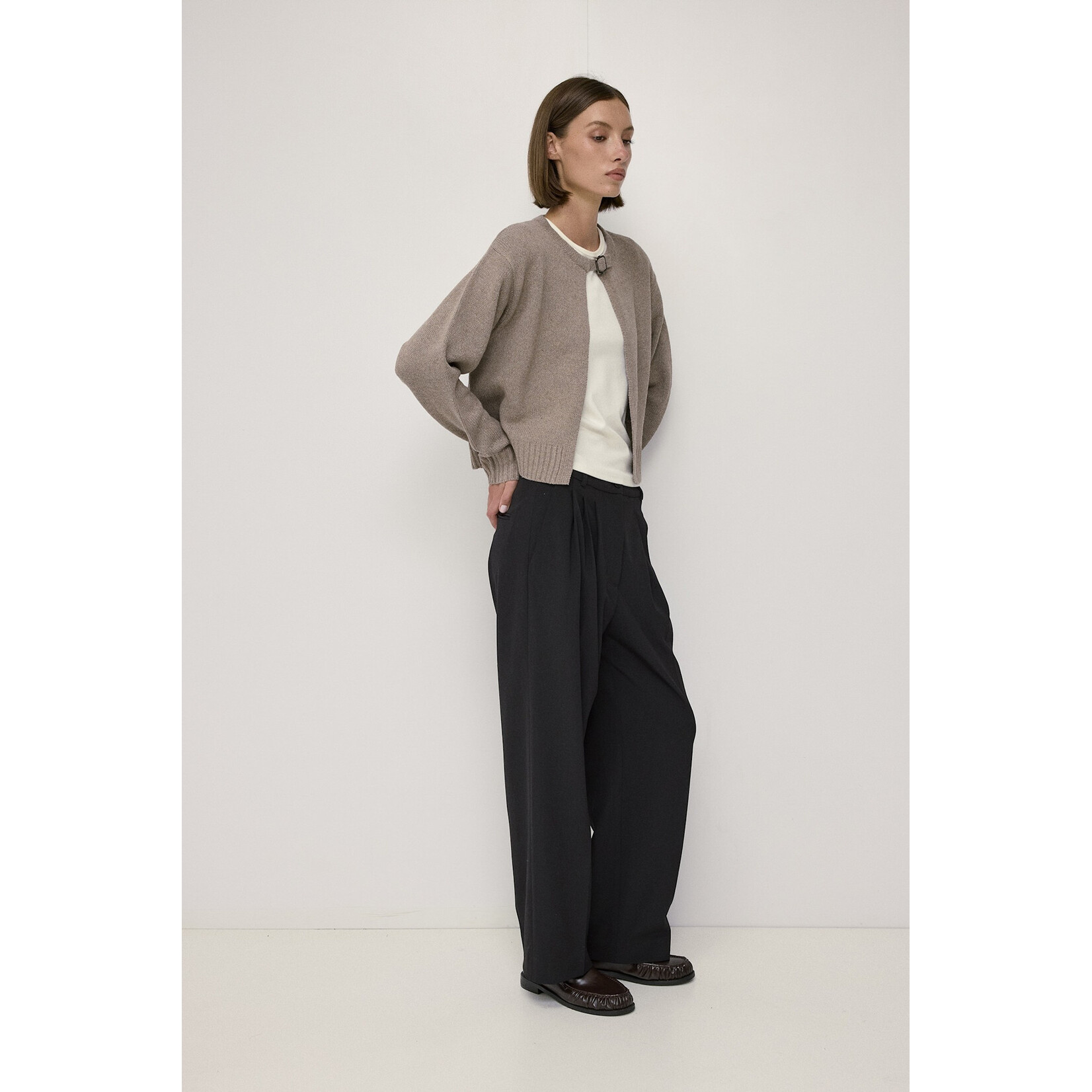 AVAILABLE IN WINE AND TAUPE