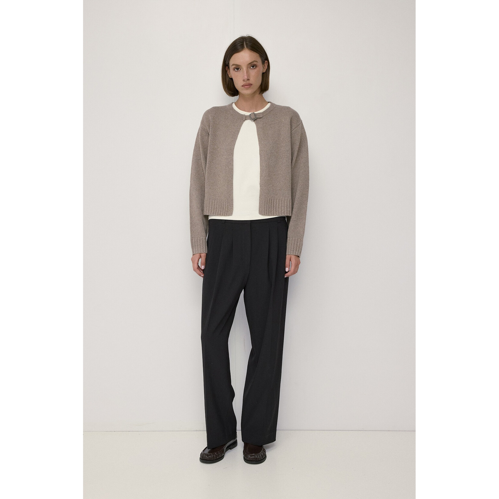 AVAILABLE IN WINE AND TAUPE