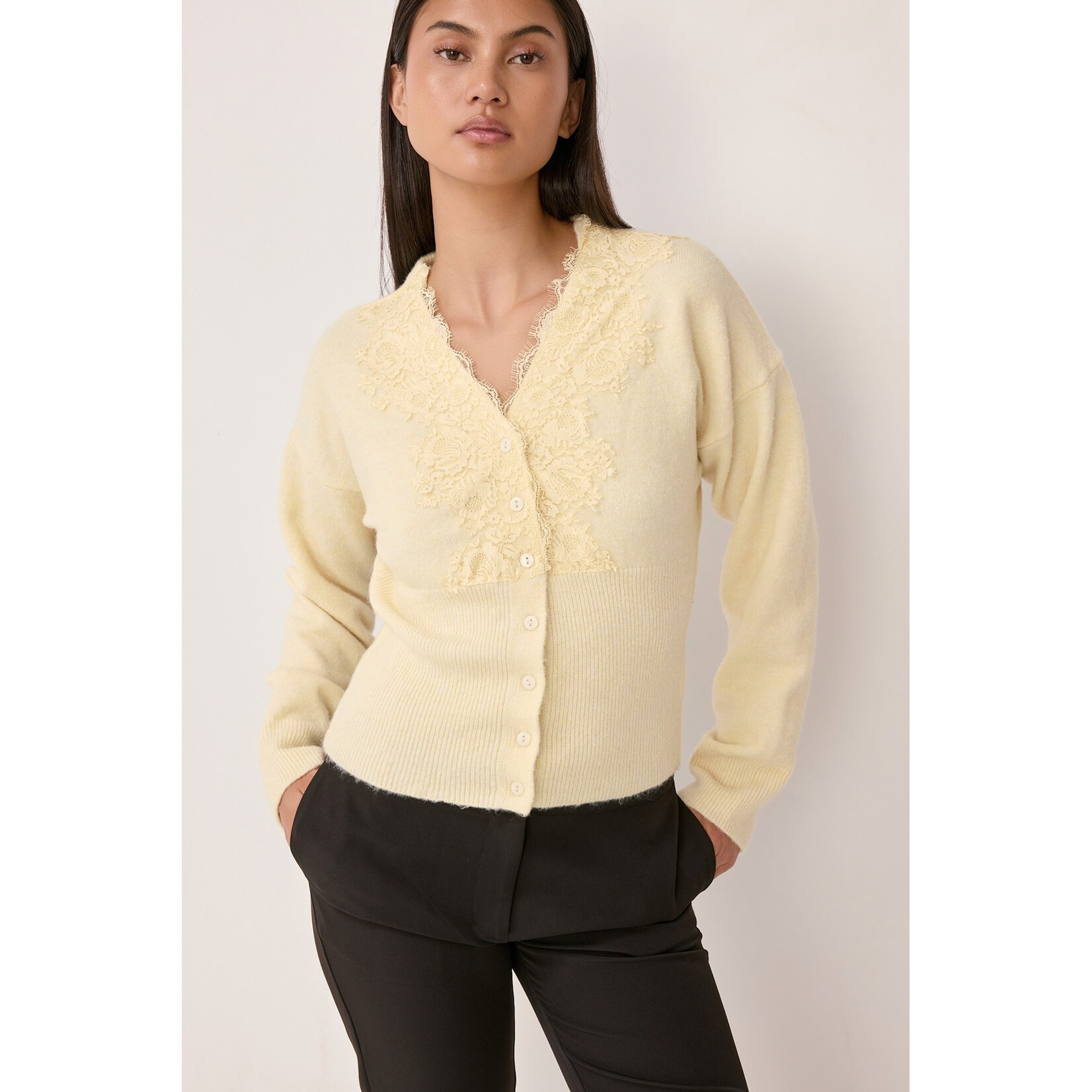 AVAILABLE IN CREAM & WHITE
