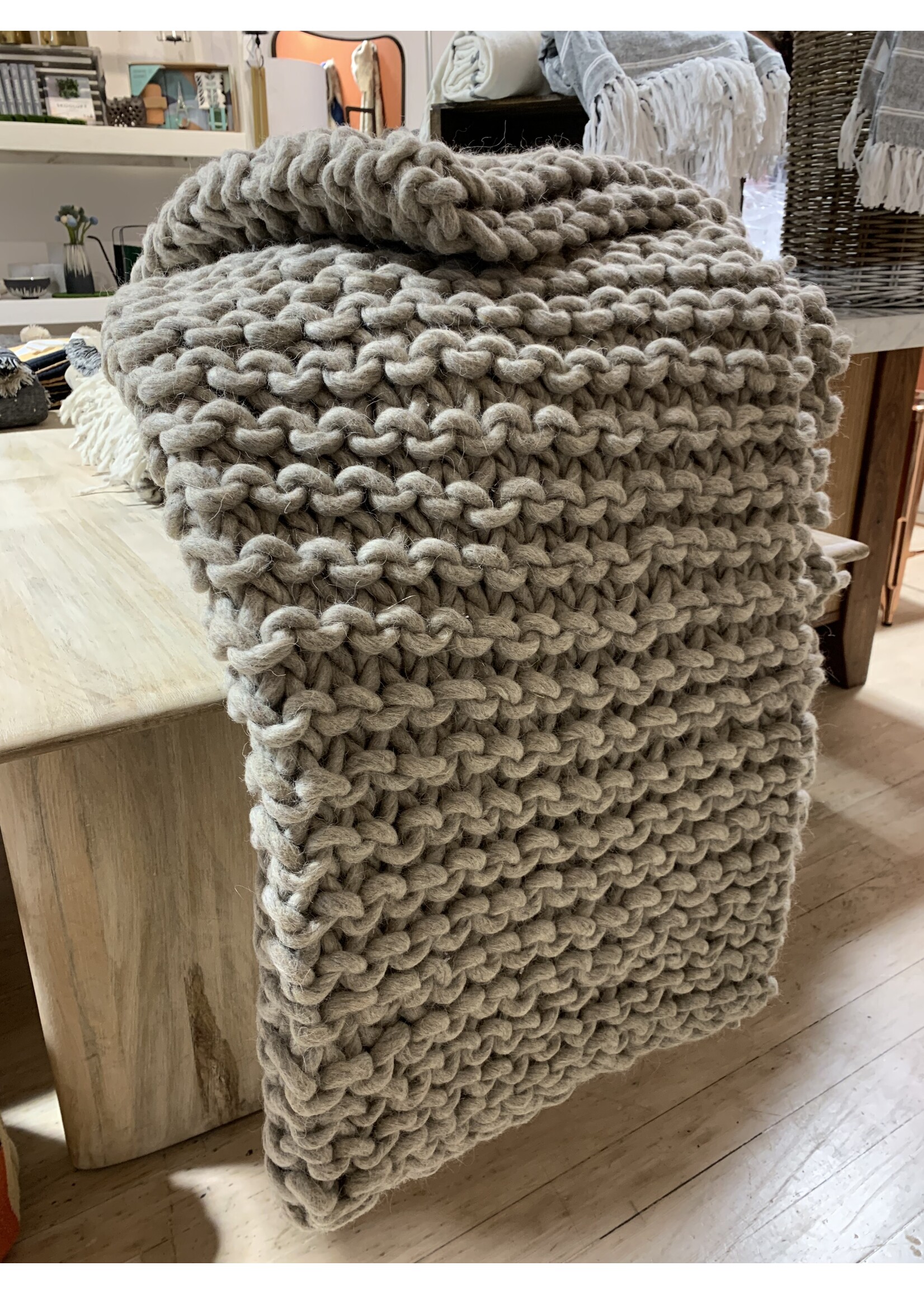 Saro Chunky Knit Throw - Fog