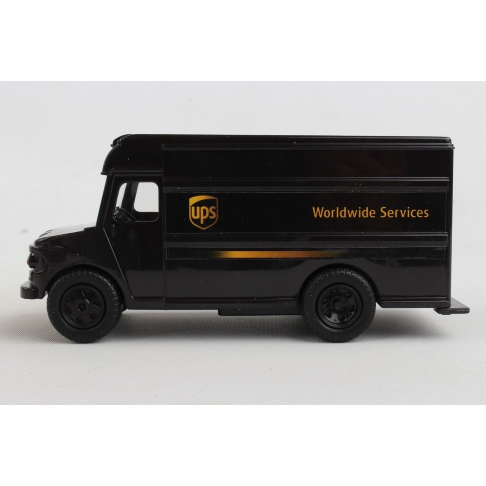 Daron Worldwide UPS Pullback Package Car