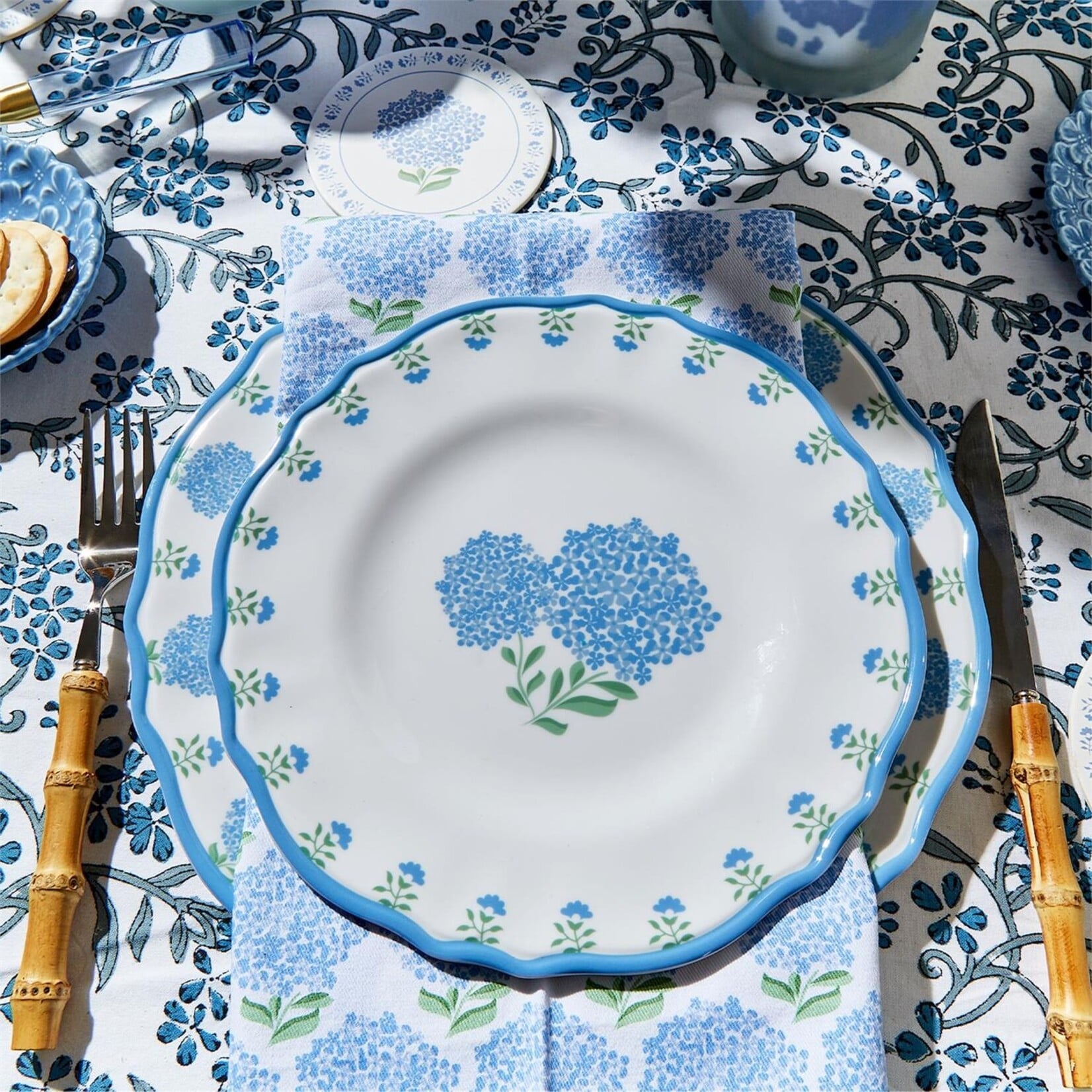 Two's Company Hydrangea set of 4 Cloth Napkins
