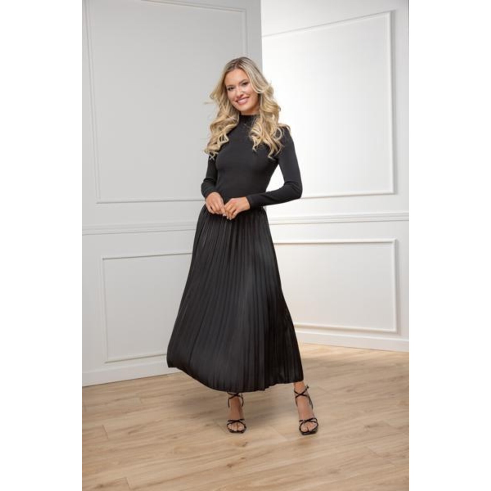 Mud Pie Townes Pleated Skirt