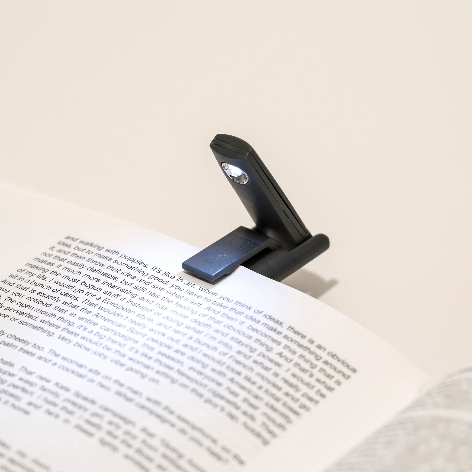 Kikkerland Mini Folding Booklight