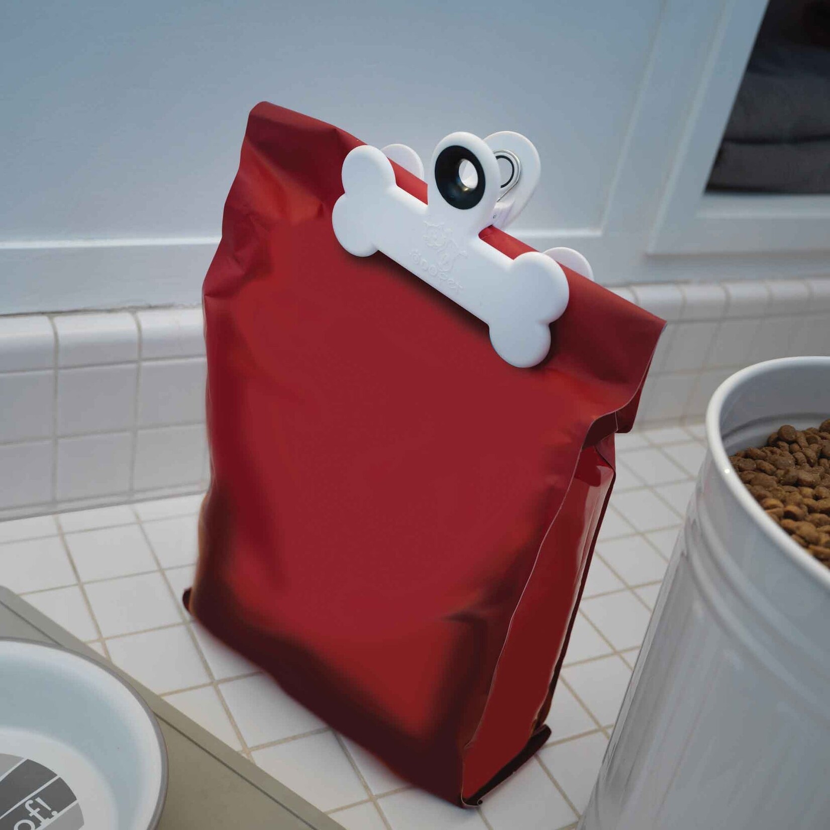 Ore Originals Pet Food Bag Clip | Black & White