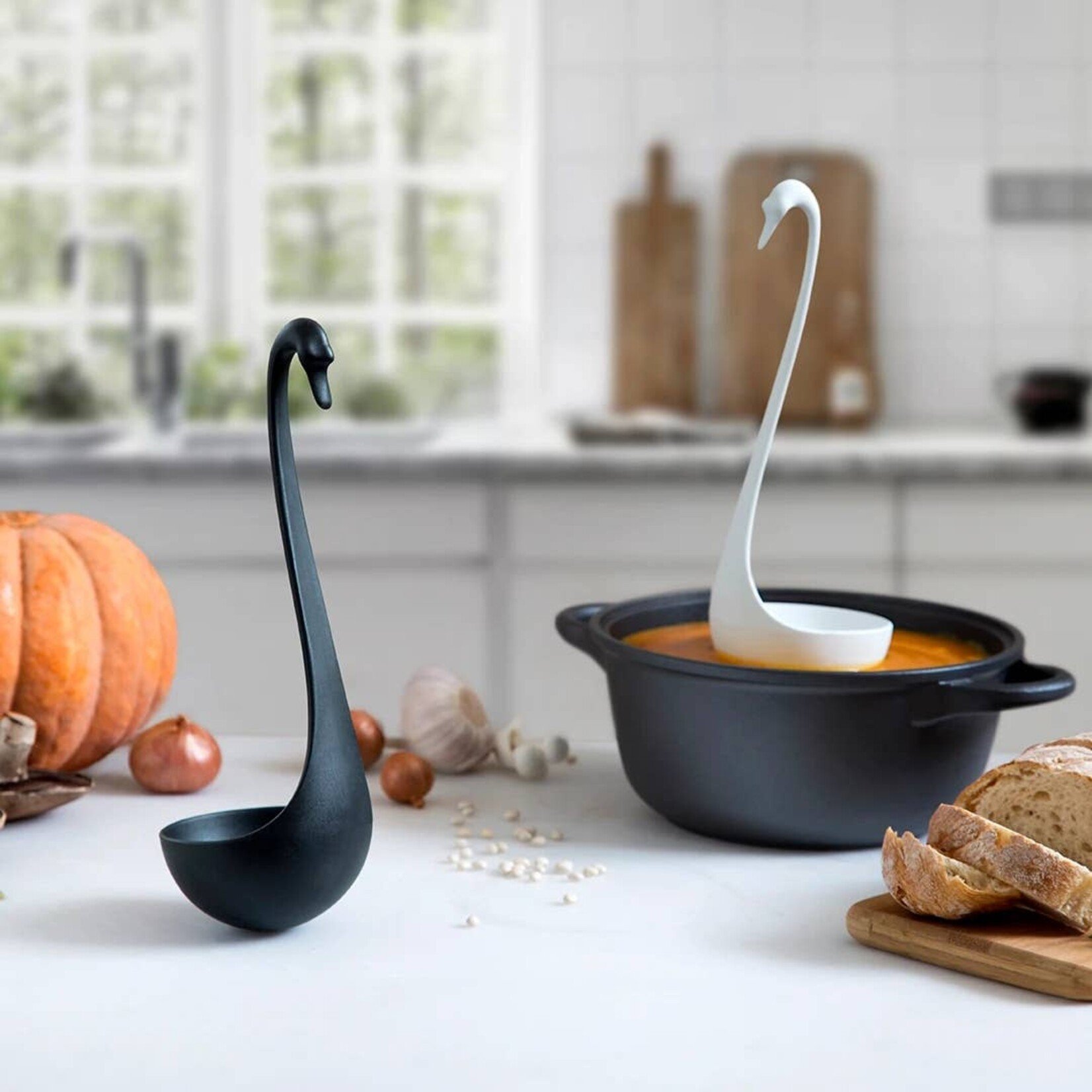 OTOTO Swanky Floating Swan Ladle (Black)