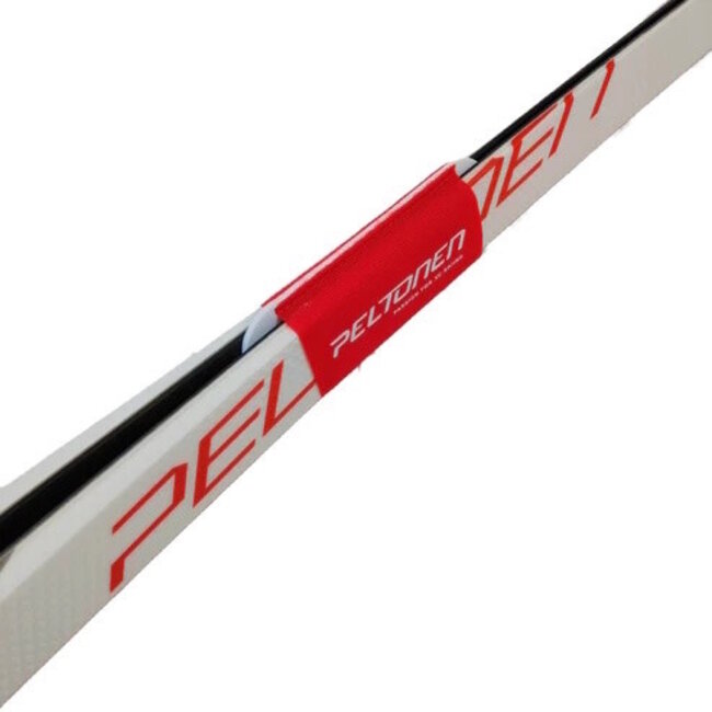 PELTONEN ATTACHES A SKIS RACING (PR)