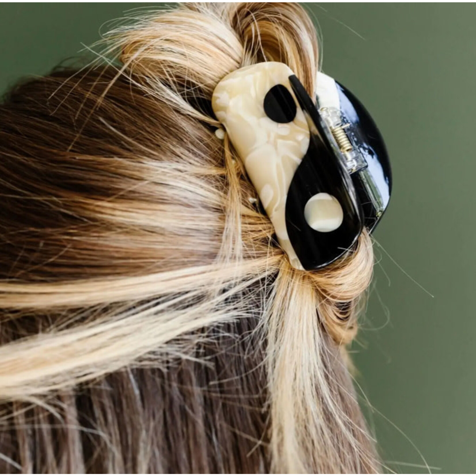 Shop ANDI Yin Yang Claw Clip