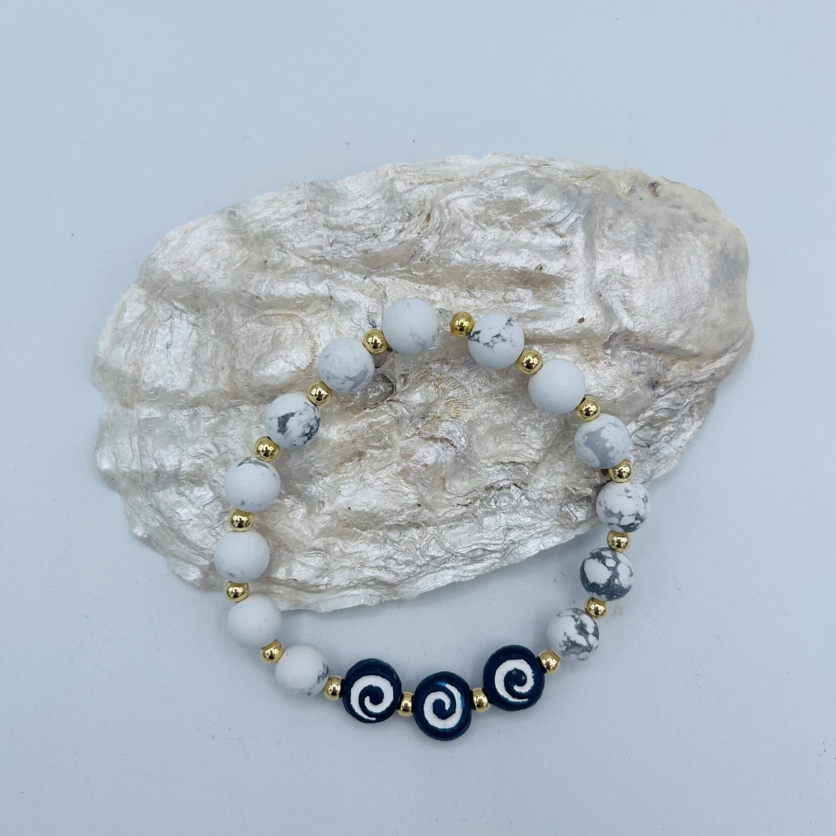 Shell Of A Life Howlite + GF Bead Bracelet