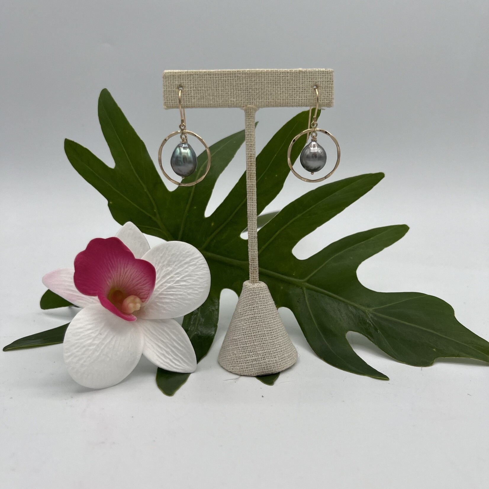 Shell Of A Life Baby Hoop & Black Tahitian Pearl Earrings