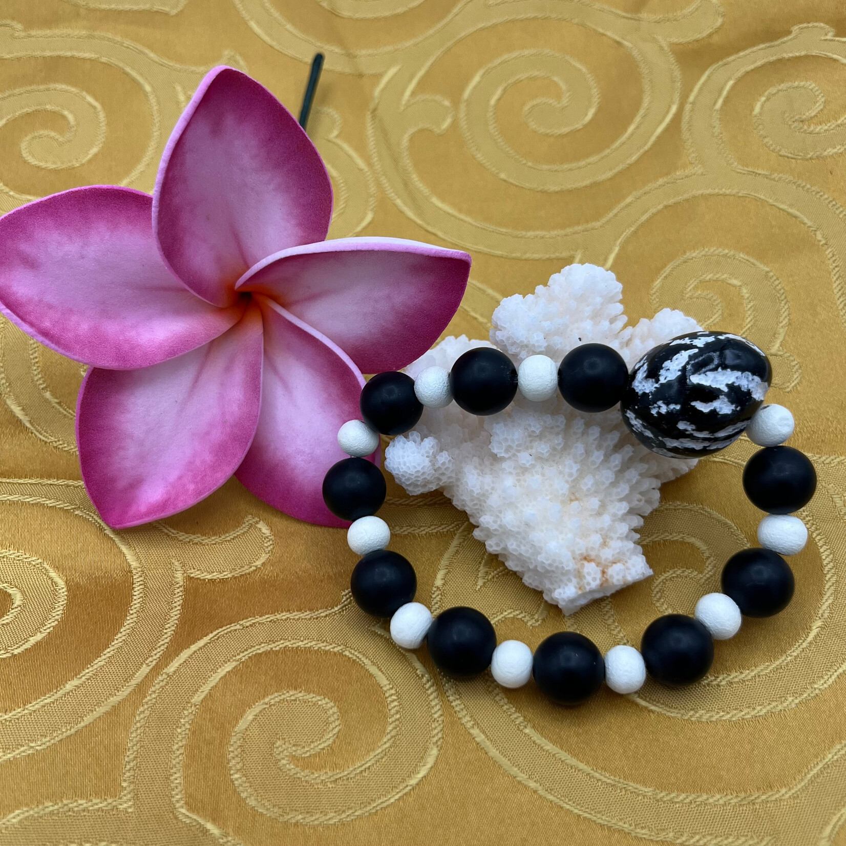 Shell Of A Life Kukui Nut + Black Onyx Beads Bracelet