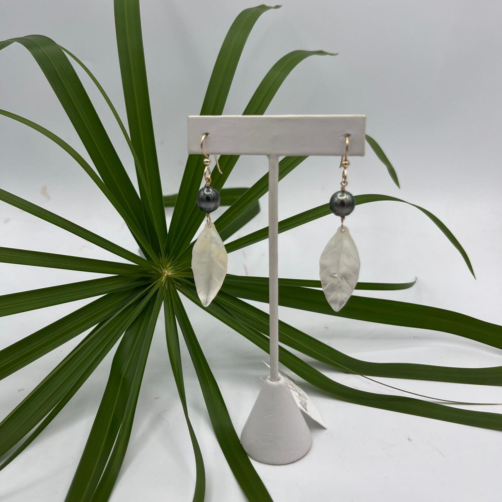 Shell Of A Life GKS Tahitian Pearl 9mm + MOP Leaf Drop (Med) Earrings GF