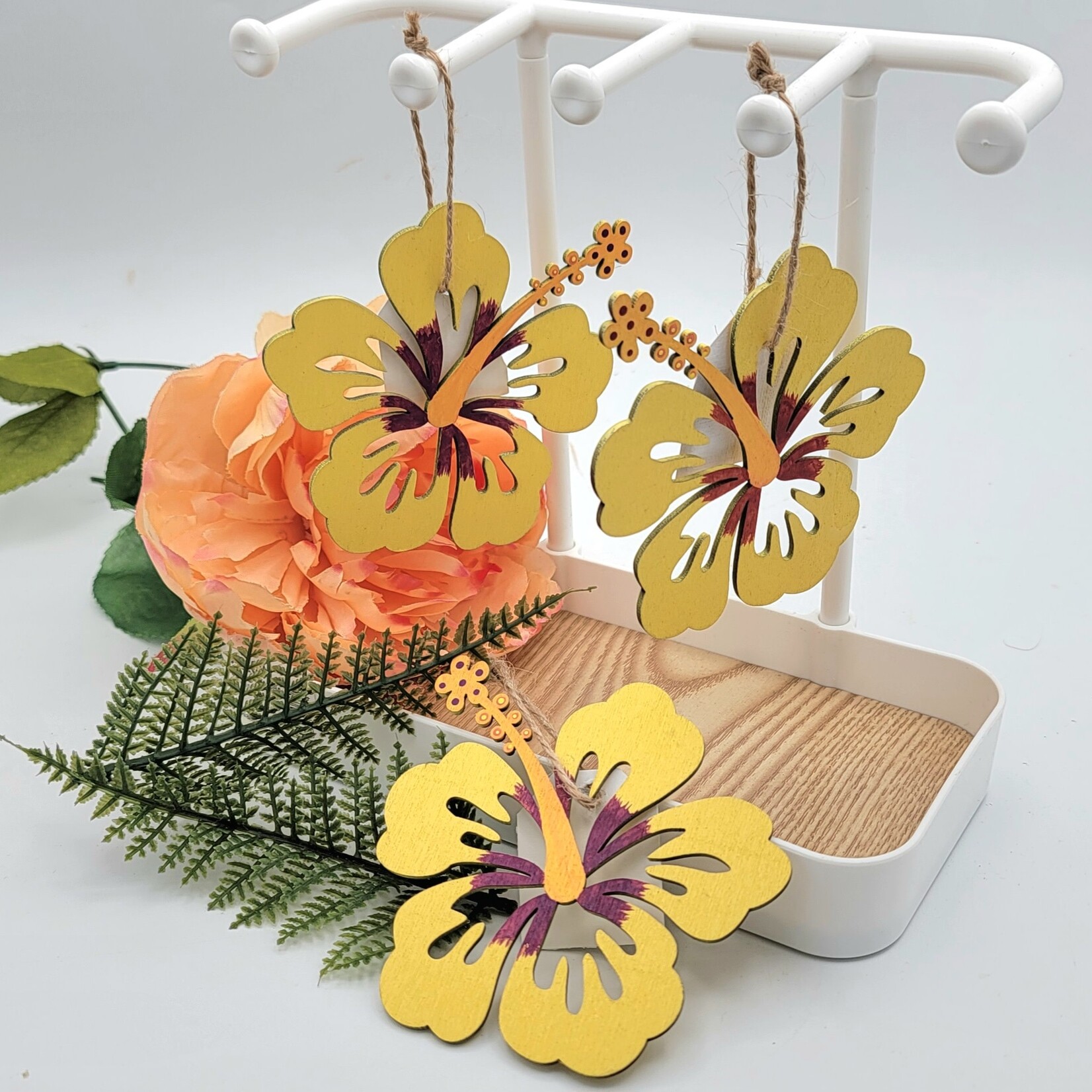 Piazza Art Hibiscus Wood Ornament 4" @Piazza.Art