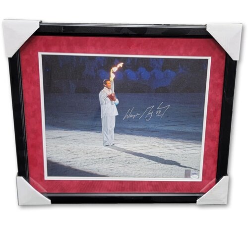 WAYNE GRETZKY AUTHENTIC WAYNE GRETZKY OLYMPIC TORCH SIGNED PHOTO