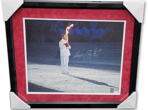 WAYNE GRETZKY AUTHENTIC WAYNE GRETZKY OLYMPIC TORCH SIGNED PHOTO