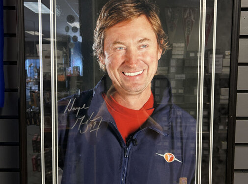 WAYNE GRETZKY AUTHENTIC WAYNE GRETZKY SIGNED PICTURE WITH THERMABLADE /299