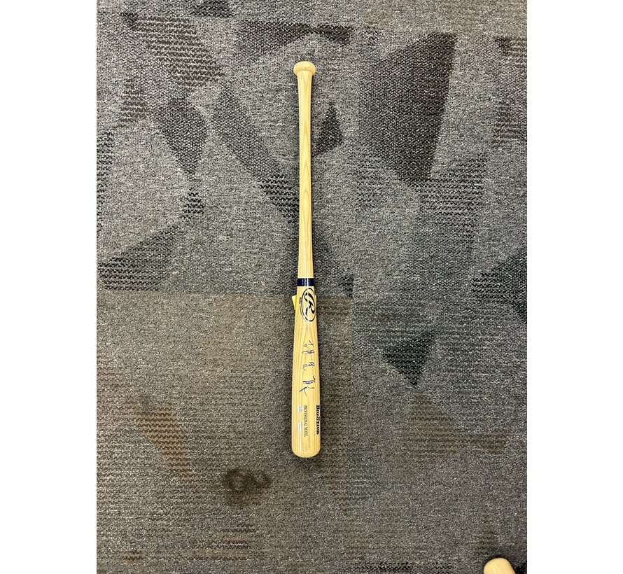 CHIN LUNG HU SIGNED BAT