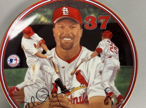 THE BRADFORD EXCHANGE MARK MCGWIRE RECORD PACE  HOMERUN HERO COMMEMORATIVE PLATE