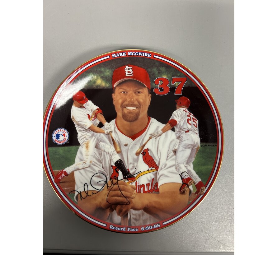 MARK MCGWIRE RECORD PACE  HOMERUN HERO COMMEMORATIVE PLATE