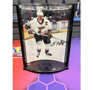 WAYNE GRETZKY AUTHENTIC WAYNE GRETZKY AUTOGRAPHED PHOTO IN CASE