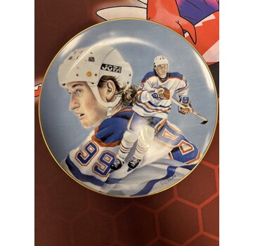 1984 ROYAL MANOR PORCELAIN WAYNE GRETZKY LIMITED EDITION PLATE