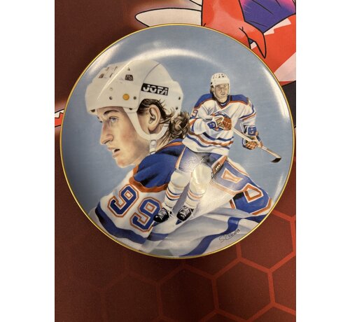 1984 ROYAL MANOR PORCELAIN WAYNE GRETZKY LIMITED EDITION PLATE