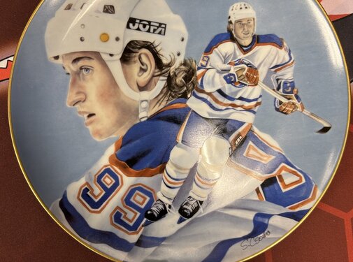 ROYAL MANOR PORCELAIN 1984 ROYAL MANOR PORCELAIN WAYNE GRETZKY LIMITED EDITION PLATE