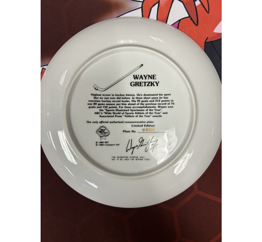 1984 ROYAL MANOR PORCELAIN WAYNE GRETZKY LIMITED EDITION PLATE
